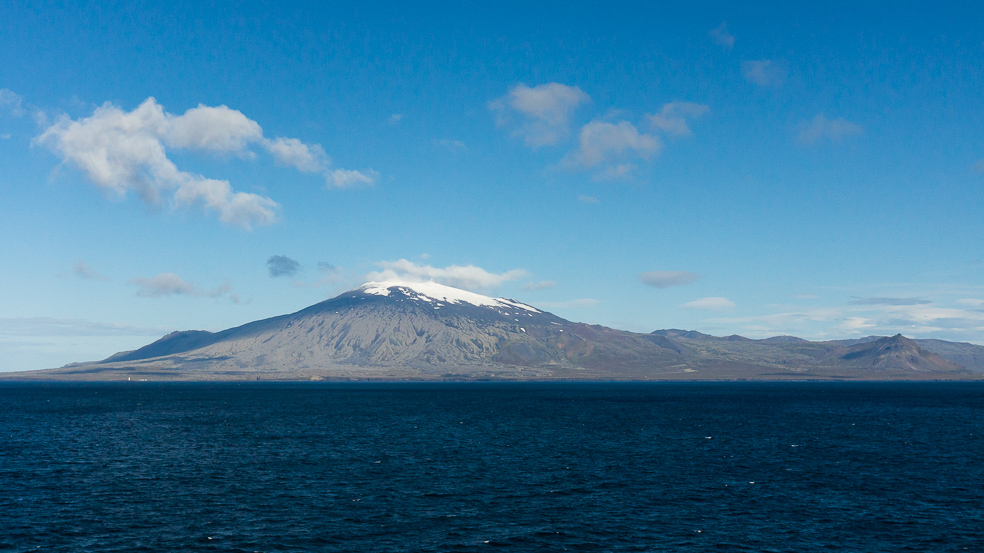 20240910_0134_Island